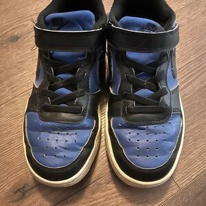 Kids Nike Sneakers - Velcro Strap